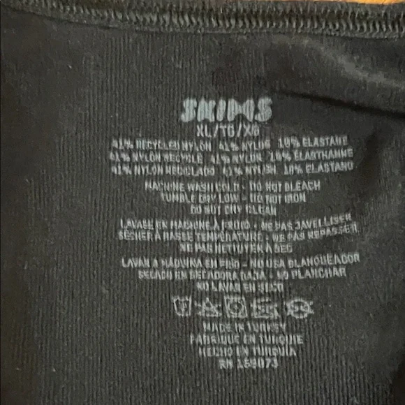 SKIMS Classic Black Bralette - Picture 6 of 9